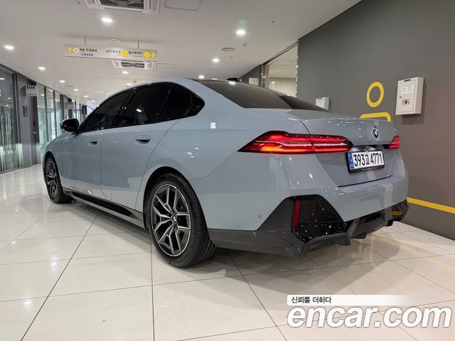 BMW 5-Series 2024 — photo 2