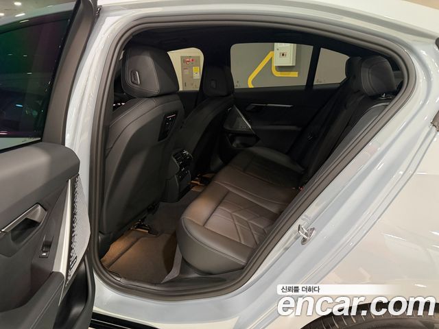 BMW 5-Series 2024 — photo 11