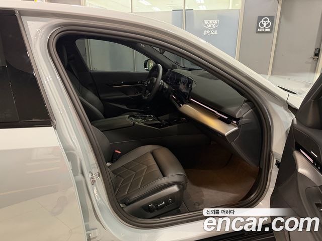 BMW 5-Series 2024 — photo 13