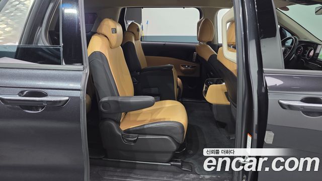Kia Canival 2023 — photo 17