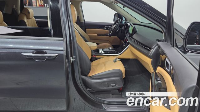 Kia Canival 2023 — photo 16