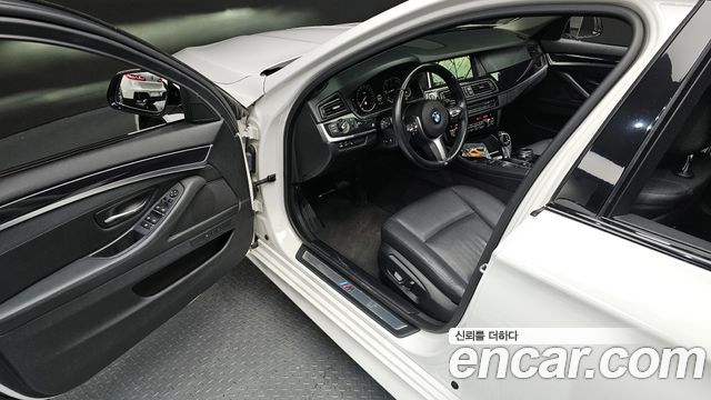 BMW 5-Series 2016 — photo 11