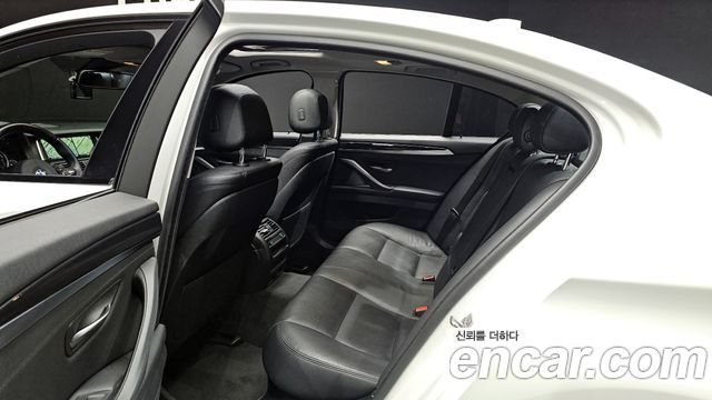 BMW 5-Series 2016 — photo 12