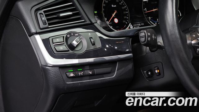 BMW 5-Series 2016 — photo 14
