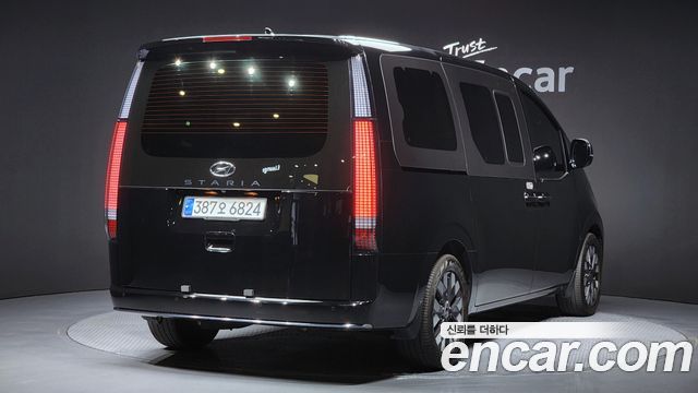Hyundai Staria 2023 — photo 2