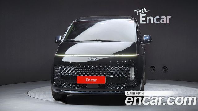 Hyundai Staria 2023 — photo 3