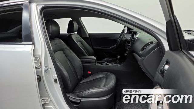 Kia K5 2011 — photo 17
