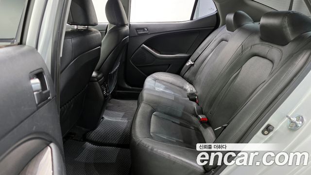 Kia K5 2011 — photo 18