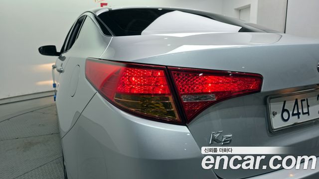 Kia K5 2011 — photo 9