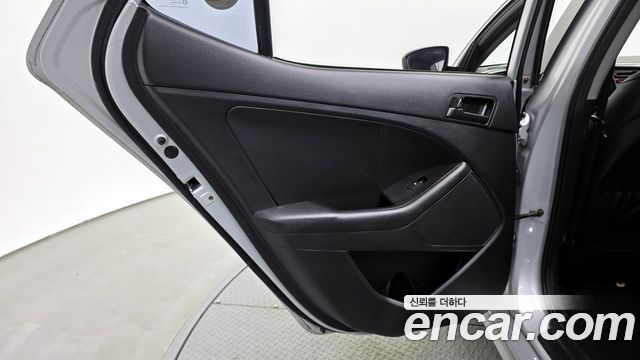 Kia K5 2011 — photo 15