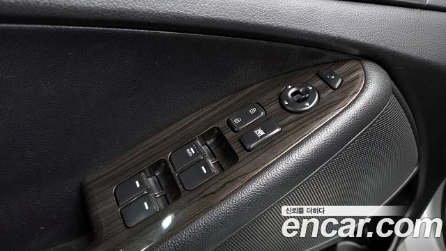 Kia K5 2011 — photo 27