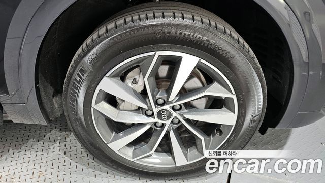 Audi Q5 2023 — photo 7