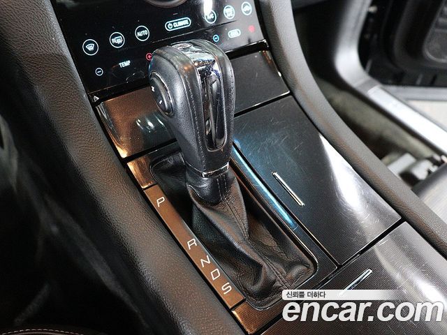 Ford Taurus 2016 — photo 11