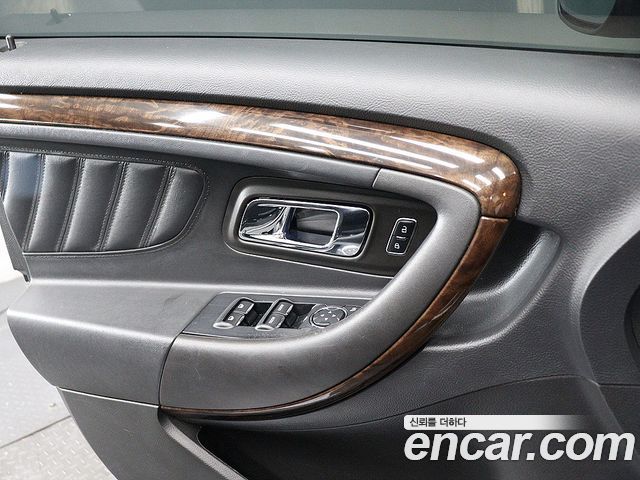 Ford Taurus 2016 — photo 13