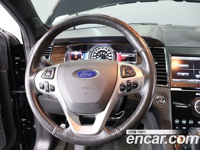 Ford Taurus 2016 — photo 17
