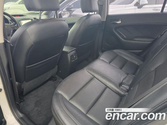 Kia K3 2015 — photo 12