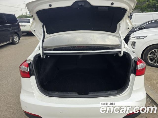 Kia K3 2015 — photo 14