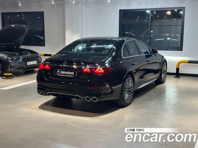 Mercedes-Benz E-Class 2026 — photo 2