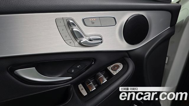 Mercedes-Benz GLC-Class 2018 — photo 16