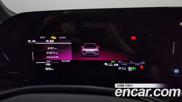 Audi SQ6 e-tron 2025 — photo 11