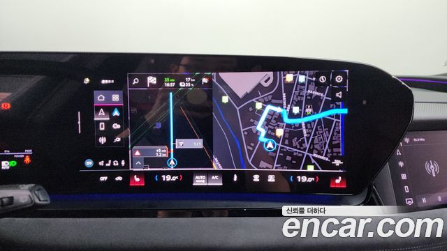 Audi SQ6 e-tron 2025 — photo 18