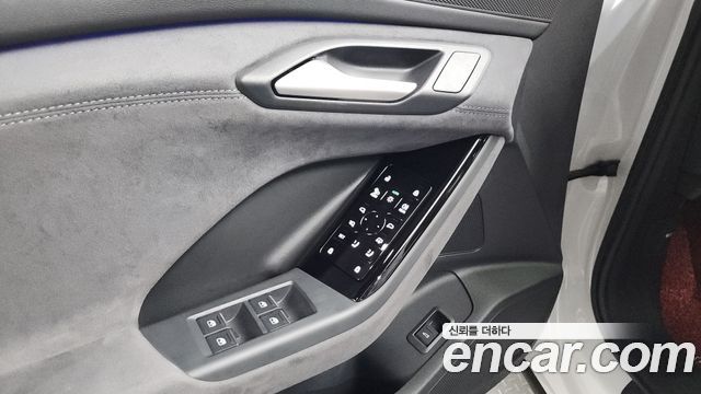 Audi SQ6 e-tron 2025 — photo 26