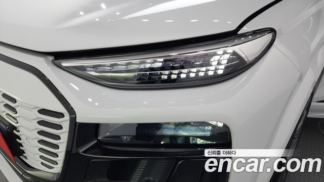 Audi SQ6 e-tron 2025 — photo 8