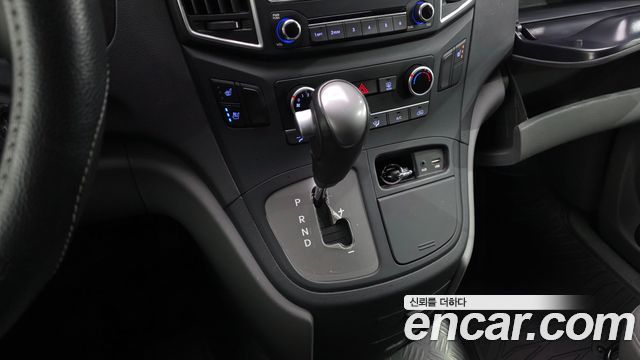 Hyundai Starex 2019 — photo 12