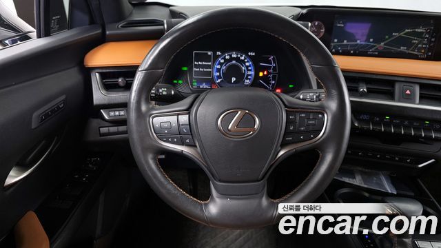 Lexus UX 2019 — photo 19