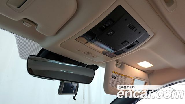 Lexus UX 2019 — photo 23