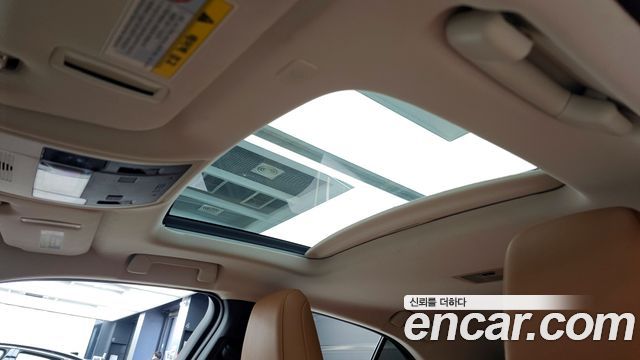 Lexus UX 2019 — photo 24
