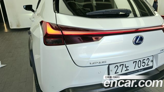 Lexus UX 2019 — photo 9