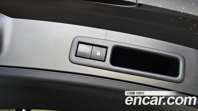 Lexus UX 2019 — photo 27