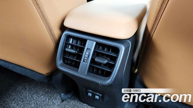 Lexus UX 2019 — photo 33