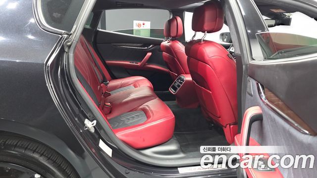 Maserati Quattroporte 2017 — photo 18