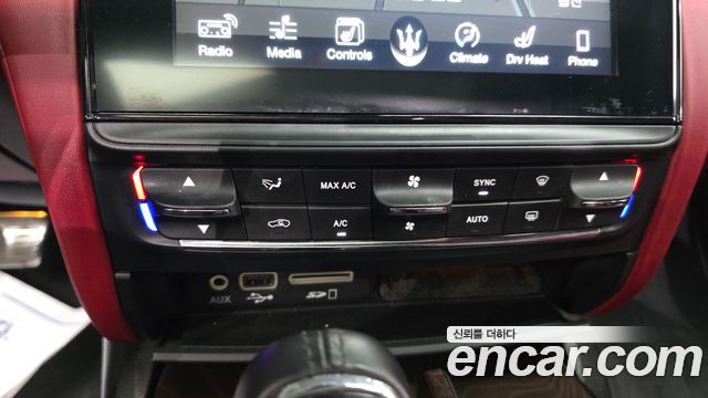 Maserati Quattroporte 2017 — photo 31