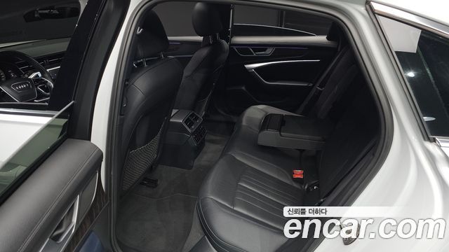 Audi A6 2022 — photo 11