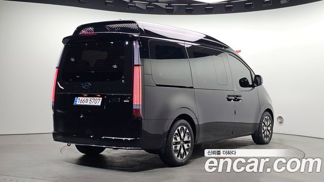 Hyundai Staria 2025 — photo 2