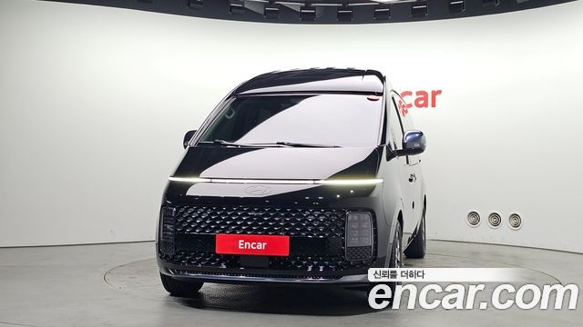 Hyundai Staria 2025 — photo 3