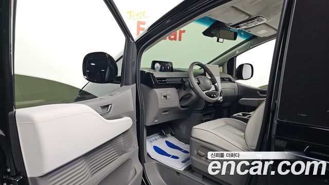 Hyundai Staria 2025 — photo 10