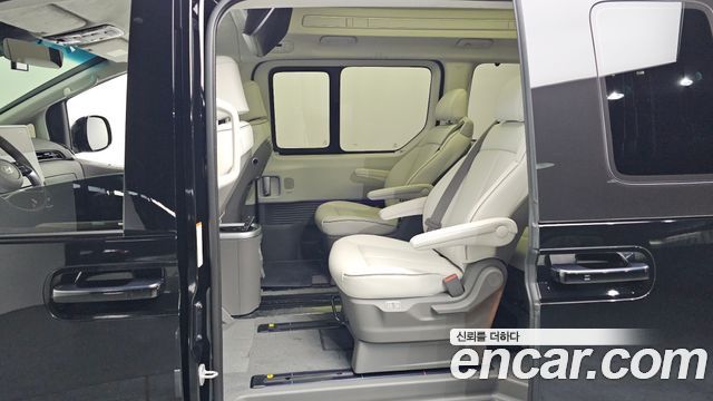 Hyundai Staria 2025 — photo 11