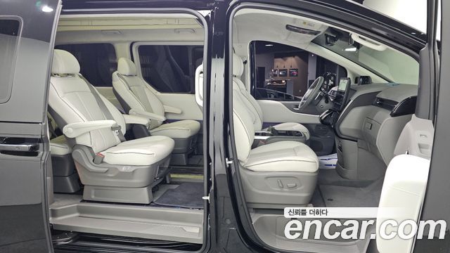 Hyundai Staria 2025 — photo 12