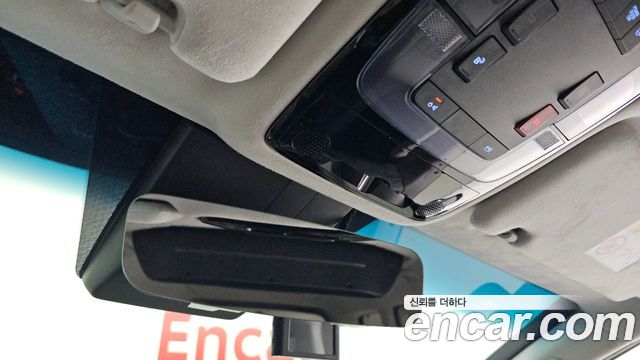 Hyundai Staria 2025 — photo 17