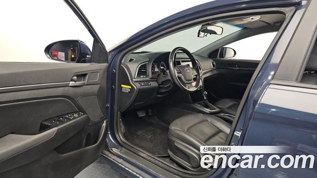 Hyundai AVANTE 2016 — photo 13