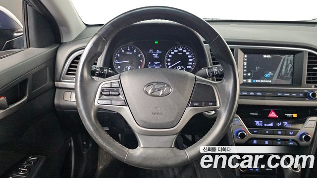 Hyundai AVANTE 2016 — photo 21