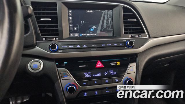 Hyundai AVANTE 2016 — photo 23