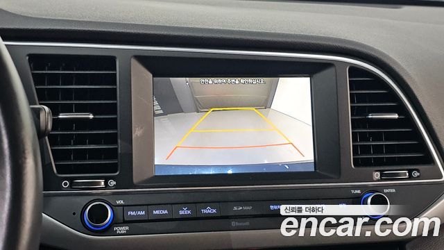 Hyundai AVANTE 2016 — photo 24