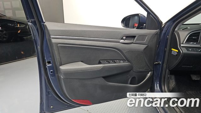 Hyundai AVANTE 2016 — photo 14