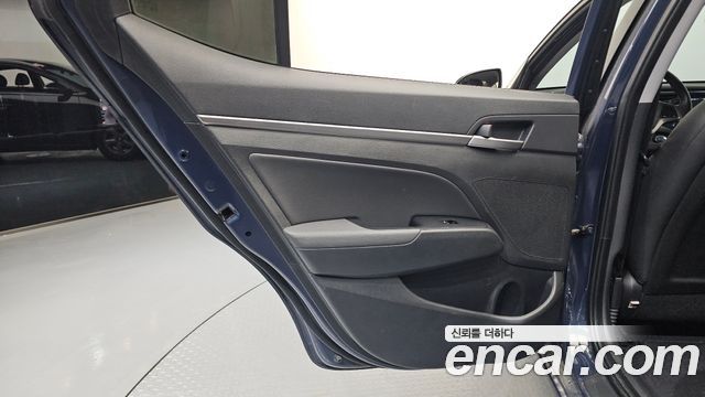 Hyundai AVANTE 2016 — photo 15
