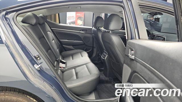 Hyundai AVANTE 2016 — photo 16